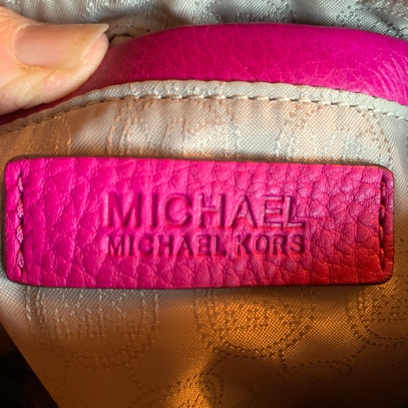 Michael Kors, HOT PINK, soft pebble leather crossbody. Zip pocket on front. - Picture 8 of 11